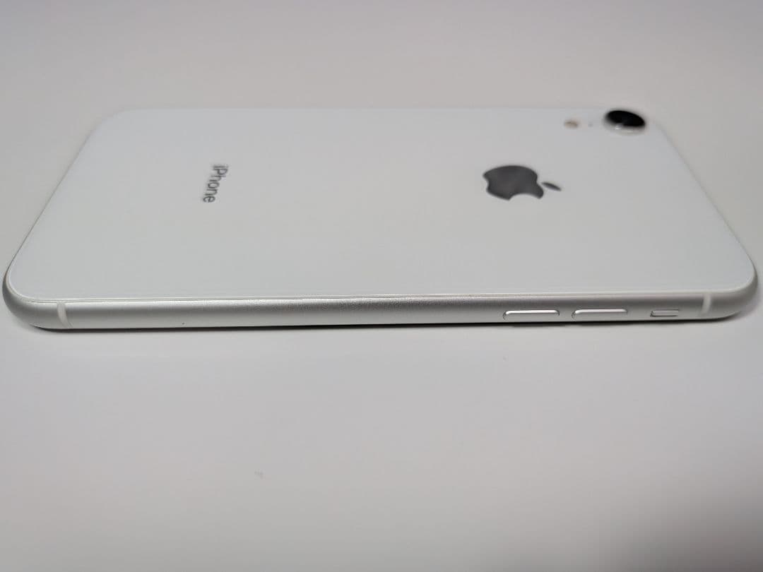 ⑦Apple iPhoneXR 64GB ホワイト バッテリー88％