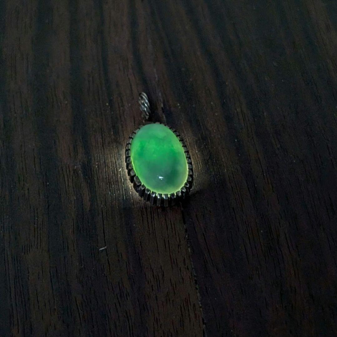ハンドメイドの糸魚川翡翠トップ　インディアンジュエリー風　オールハンドメイド