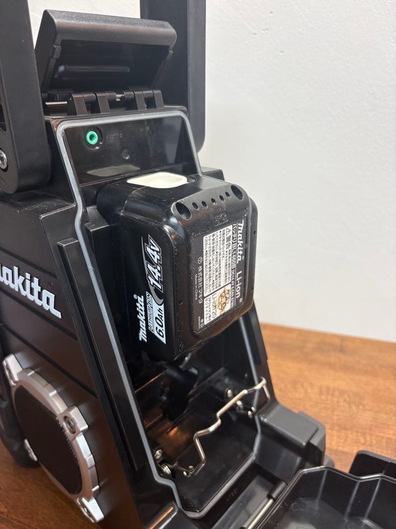 Makita 充電式ラジオ 黒 LXT iPod iPhone対応 防水 防塵