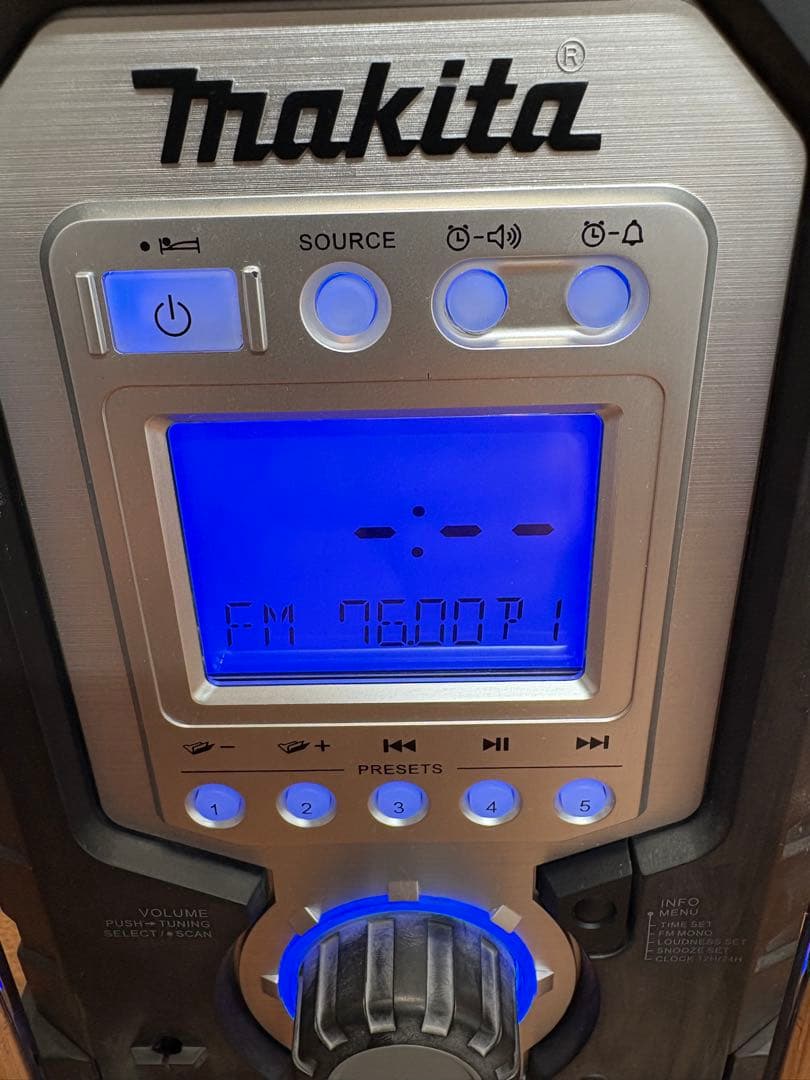 Makita 充電式ラジオ 黒 LXT iPod iPhone対応 防水 防塵