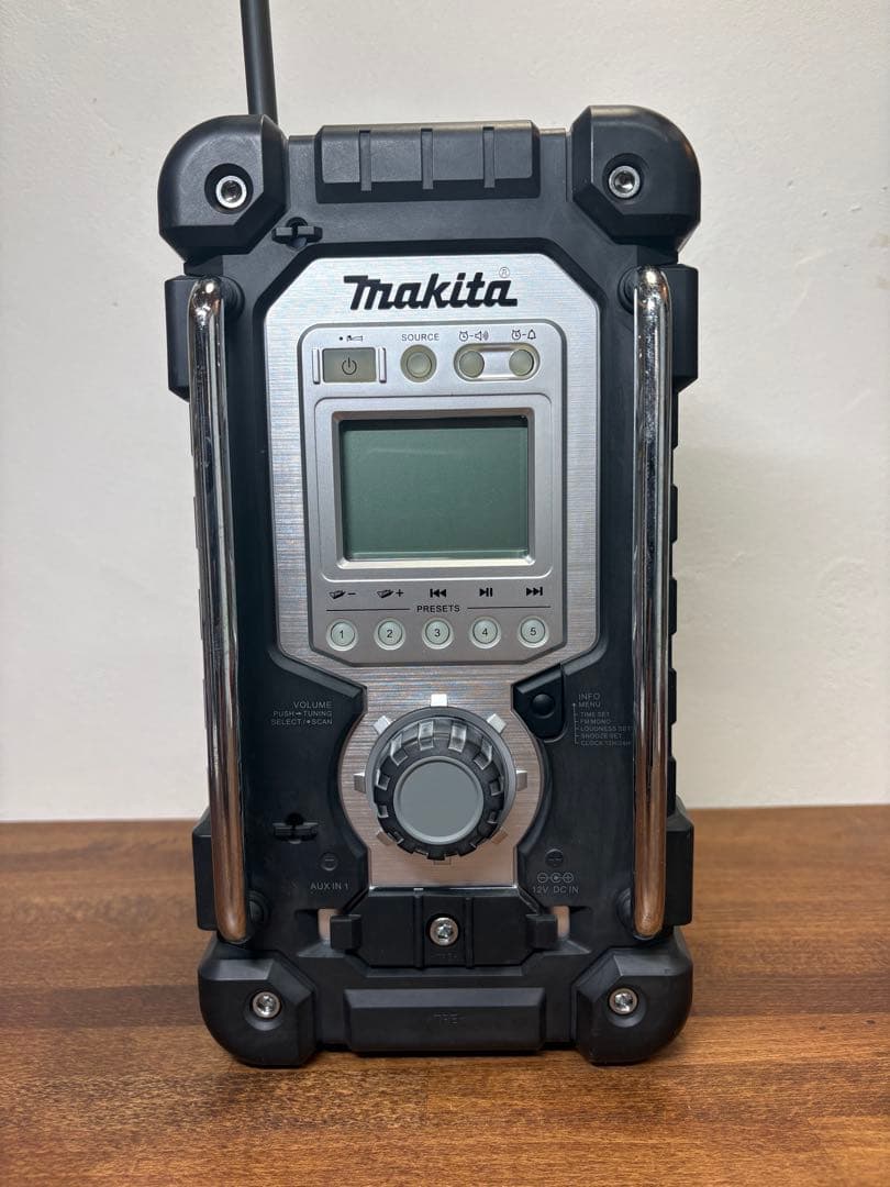 Makita 充電式ラジオ 黒 LXT iPod iPhone対応 防水 防塵