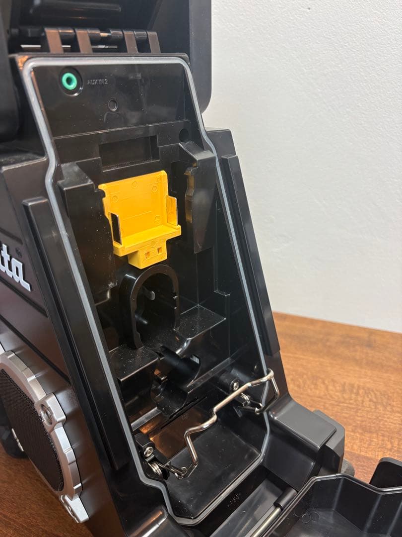 Makita 充電式ラジオ 黒 LXT iPod iPhone対応 防水 防塵