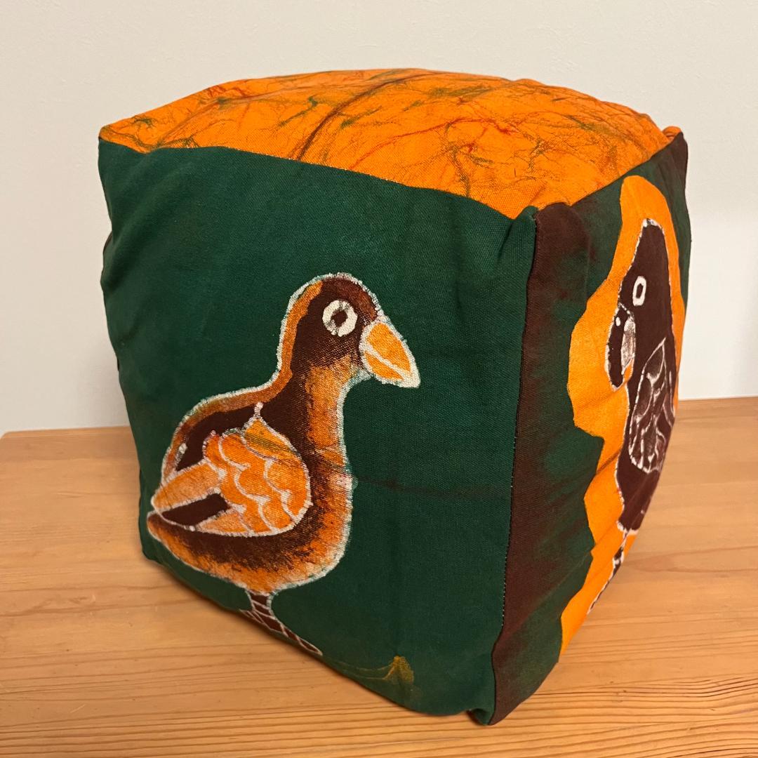 【新品未使用】アフリカ ブルキナファソ バティック染 キューブクッション