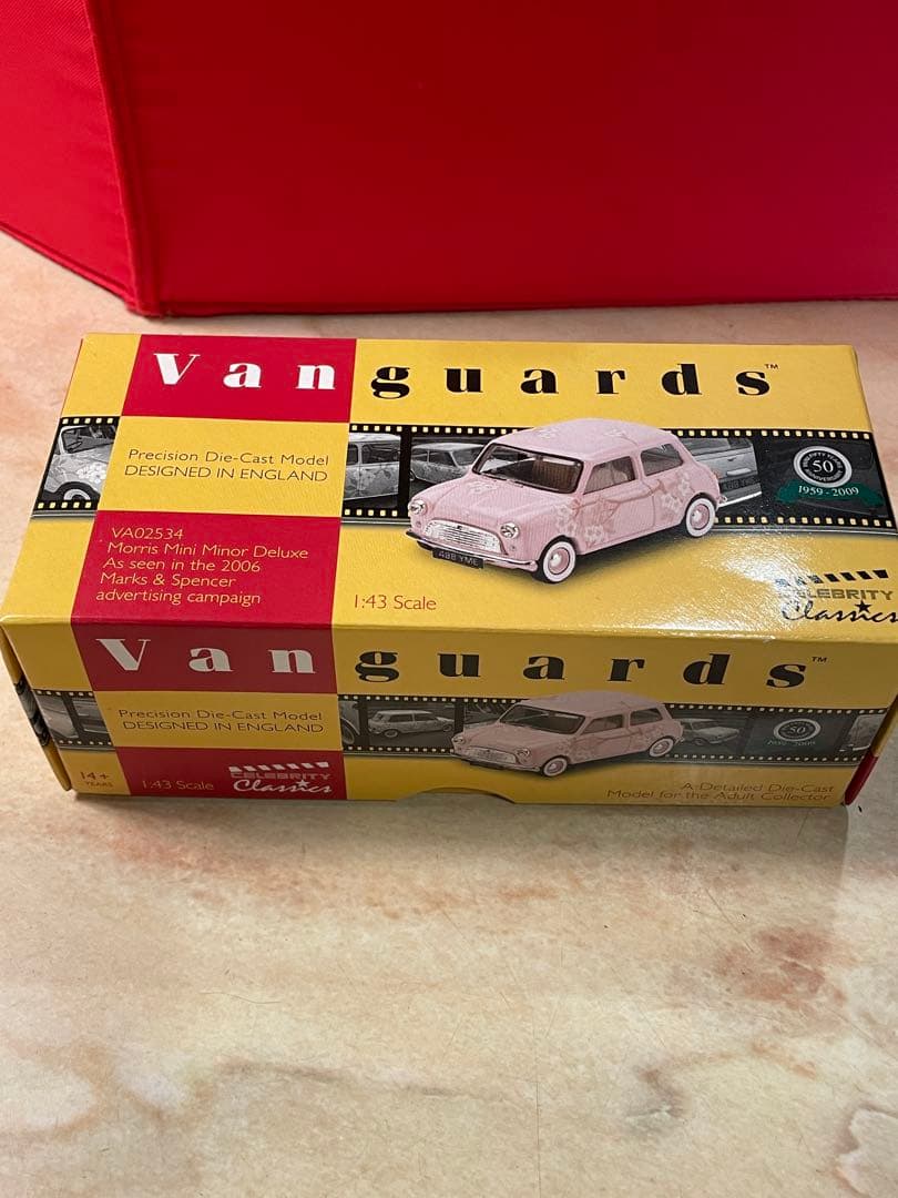 Vanguards 花柄デザイン ピンクミニカー