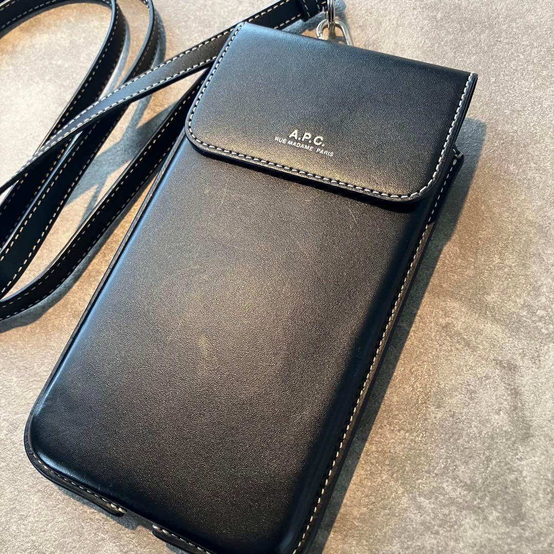 A.P.C アーペーセー　スマホショルダー