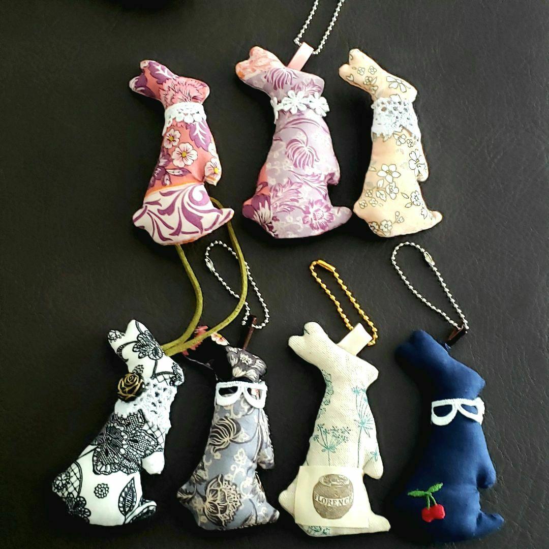 うさぎさんのブローチ72　うさぎ　ブローチ　お花　花柄　ピンク　ハンドメイド