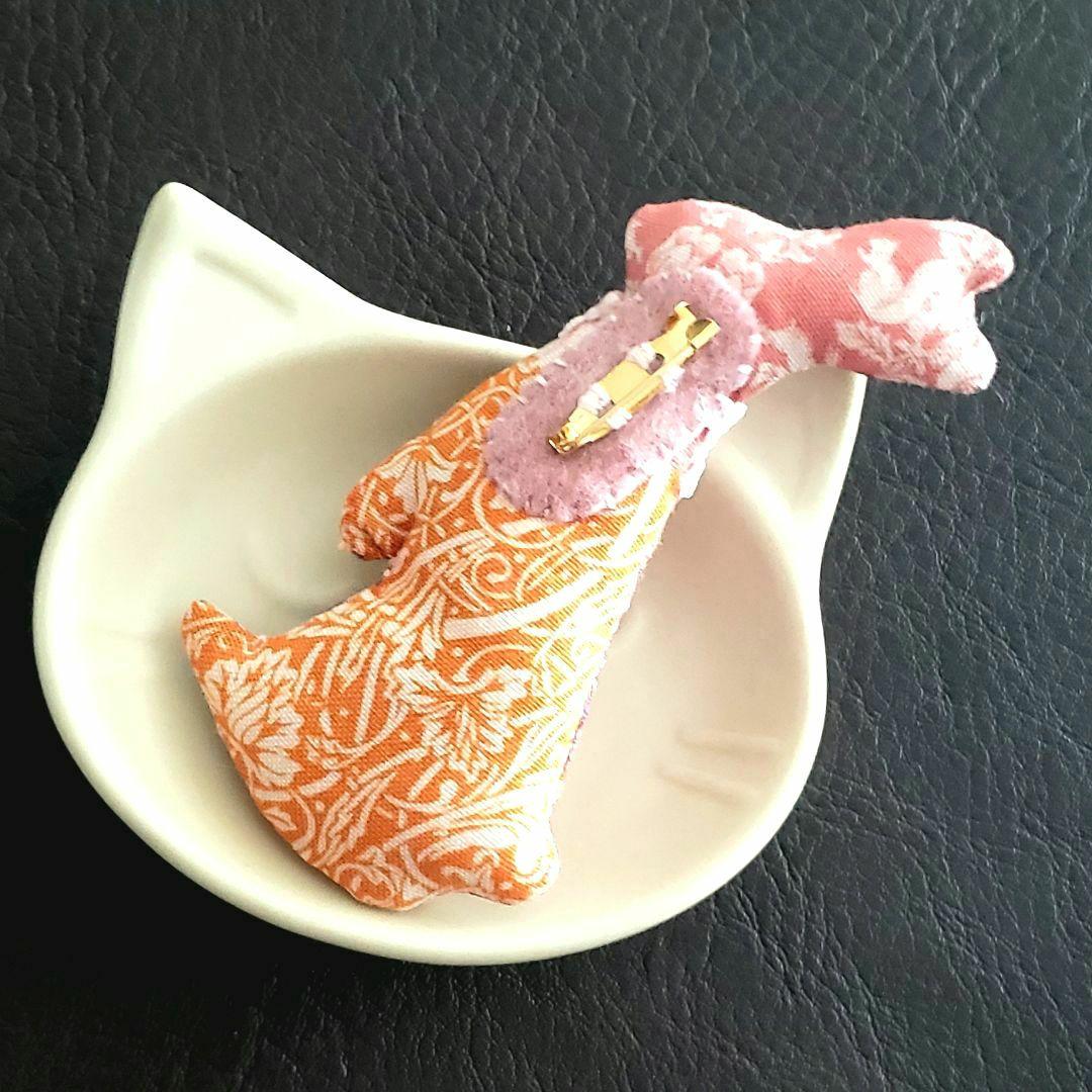 うさぎさんのブローチ72　うさぎ　ブローチ　お花　花柄　ピンク　ハンドメイド