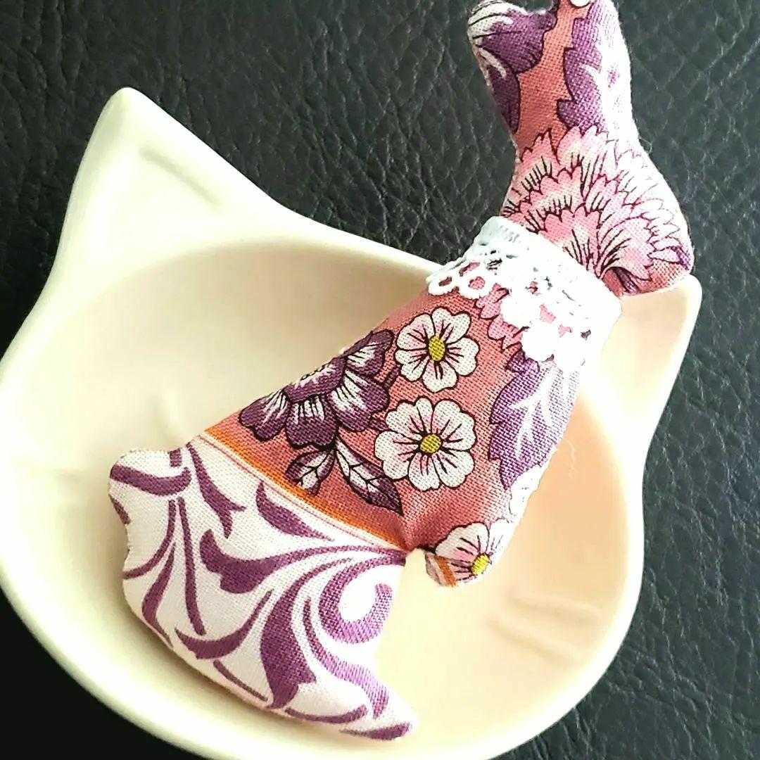 うさぎさんのブローチ72　うさぎ　ブローチ　お花　花柄　ピンク　ハンドメイド