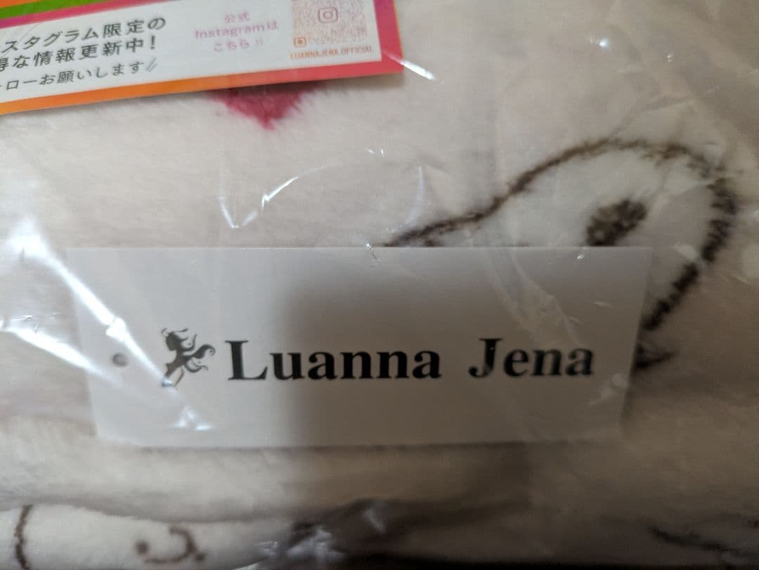 LuannaJenaのスヌーピーの着る毛布です。
通常価格7,980円