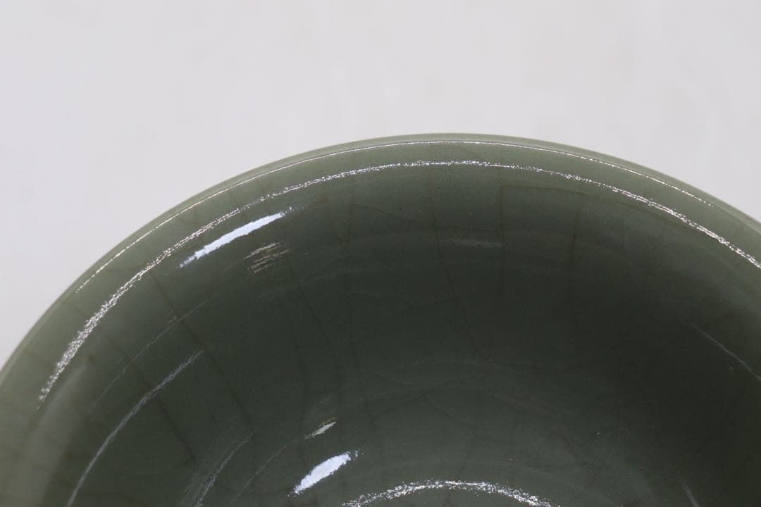 中国　明時代　青磁花卉紋お碗　龍泉窯　アンティーク　送料込み260314