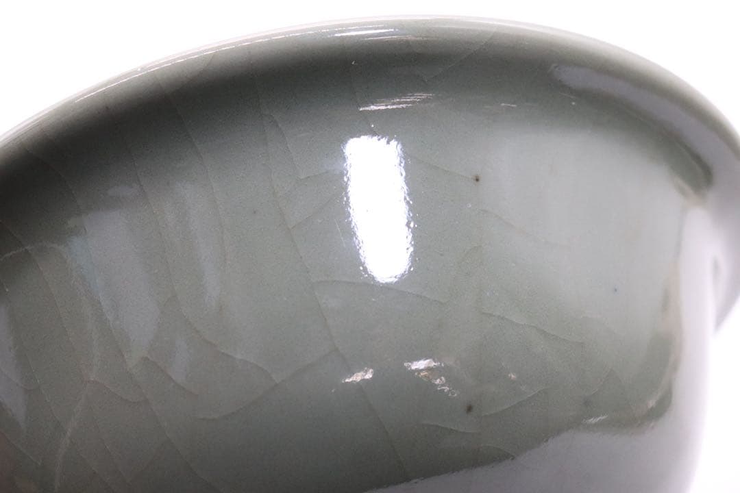 中国　明時代　青磁花卉紋お碗　龍泉窯　アンティーク　送料込み260314