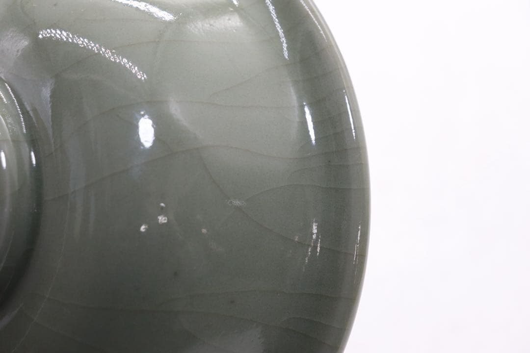 中国　明時代　青磁花卉紋お碗　龍泉窯　アンティーク　送料込み260314