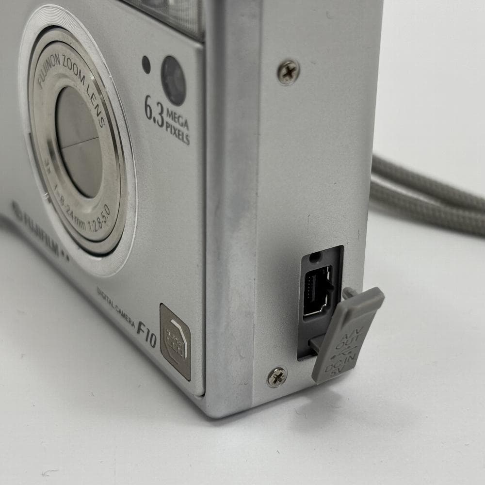 美品 動作品 FUJIFILM FinePix F10 コンパクトデジタルカメラ