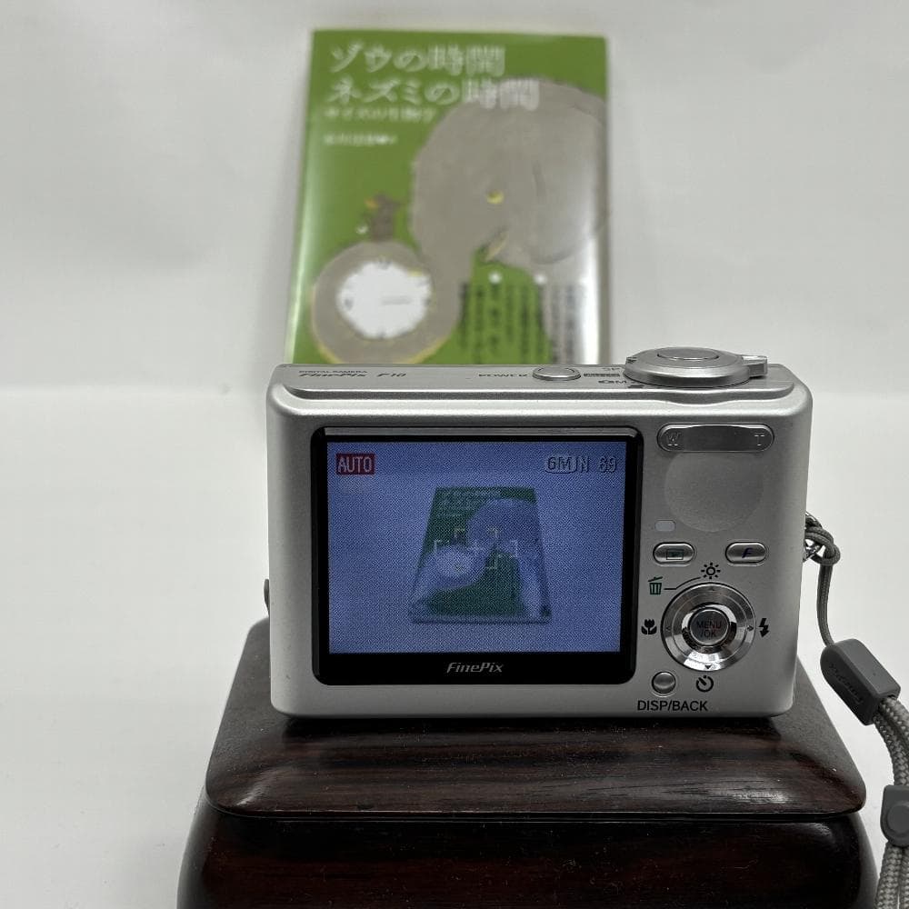 美品 動作品 FUJIFILM FinePix F10 コンパクトデジタルカメラ