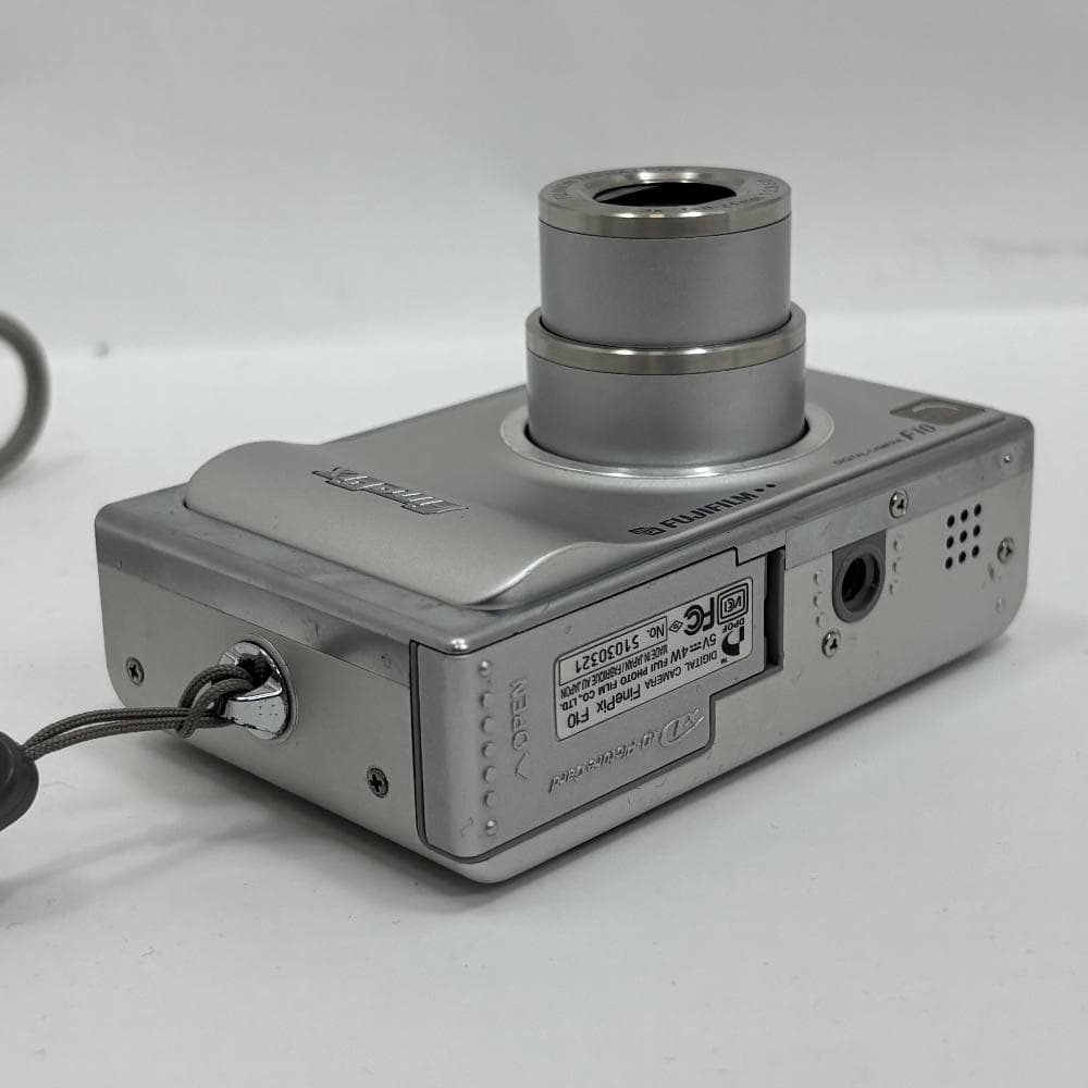 美品 動作品 FUJIFILM FinePix F10 コンパクトデジタルカメラ