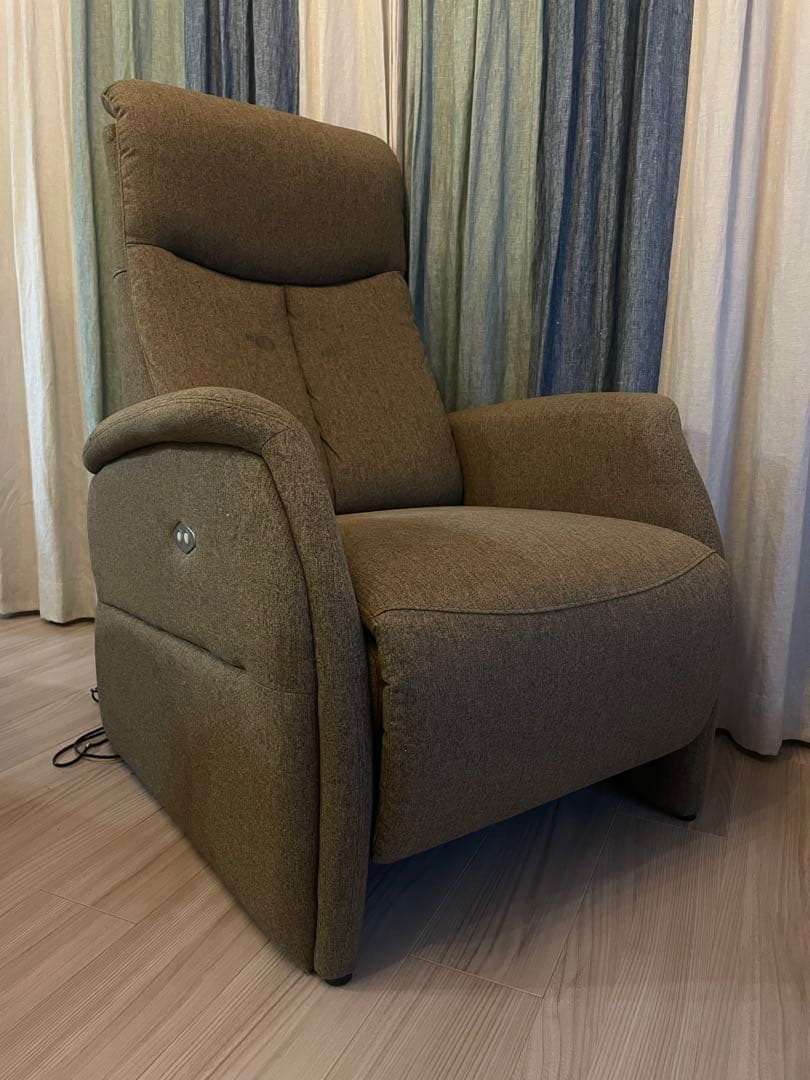 【SALE中】ニトリ・電動リクライニングチェア 幅76cm コンパクト