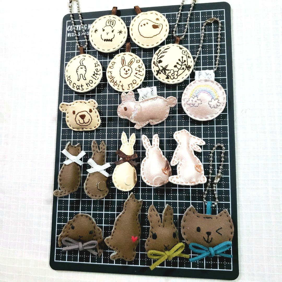 ＊くまさん刺繍のブローチ＊クマ　キーホルダー　プチギフト　プレゼント　刺繍