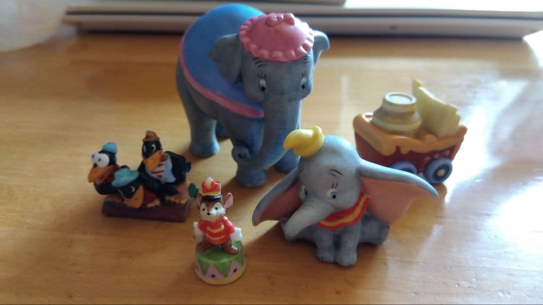 ディズニー 箱庭フィギュア ダンボ（おまけアラジン）