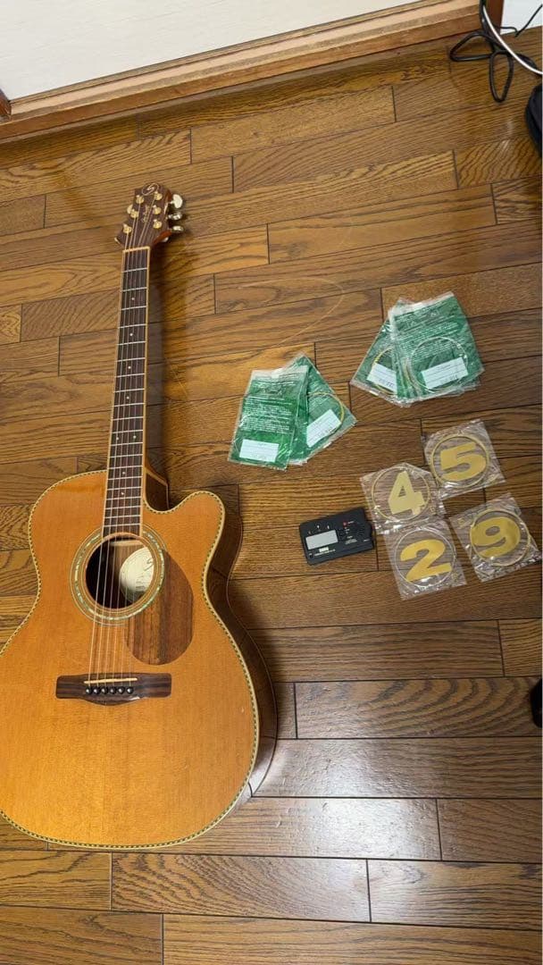 ブラウン アコースティックギター カッタウェイOM-15CE