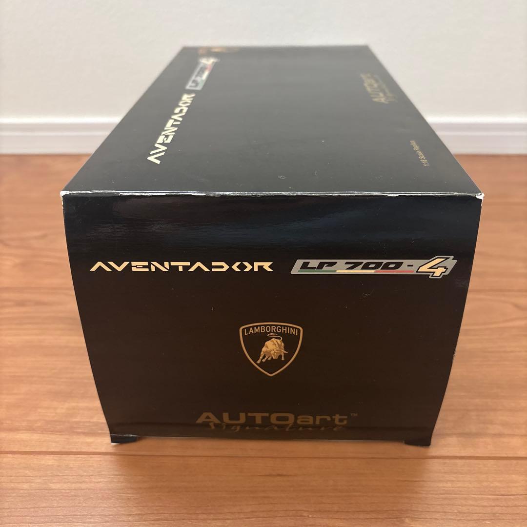 オートアート　ランボルギーニ アヴェンタドール Lホワイト 1/18