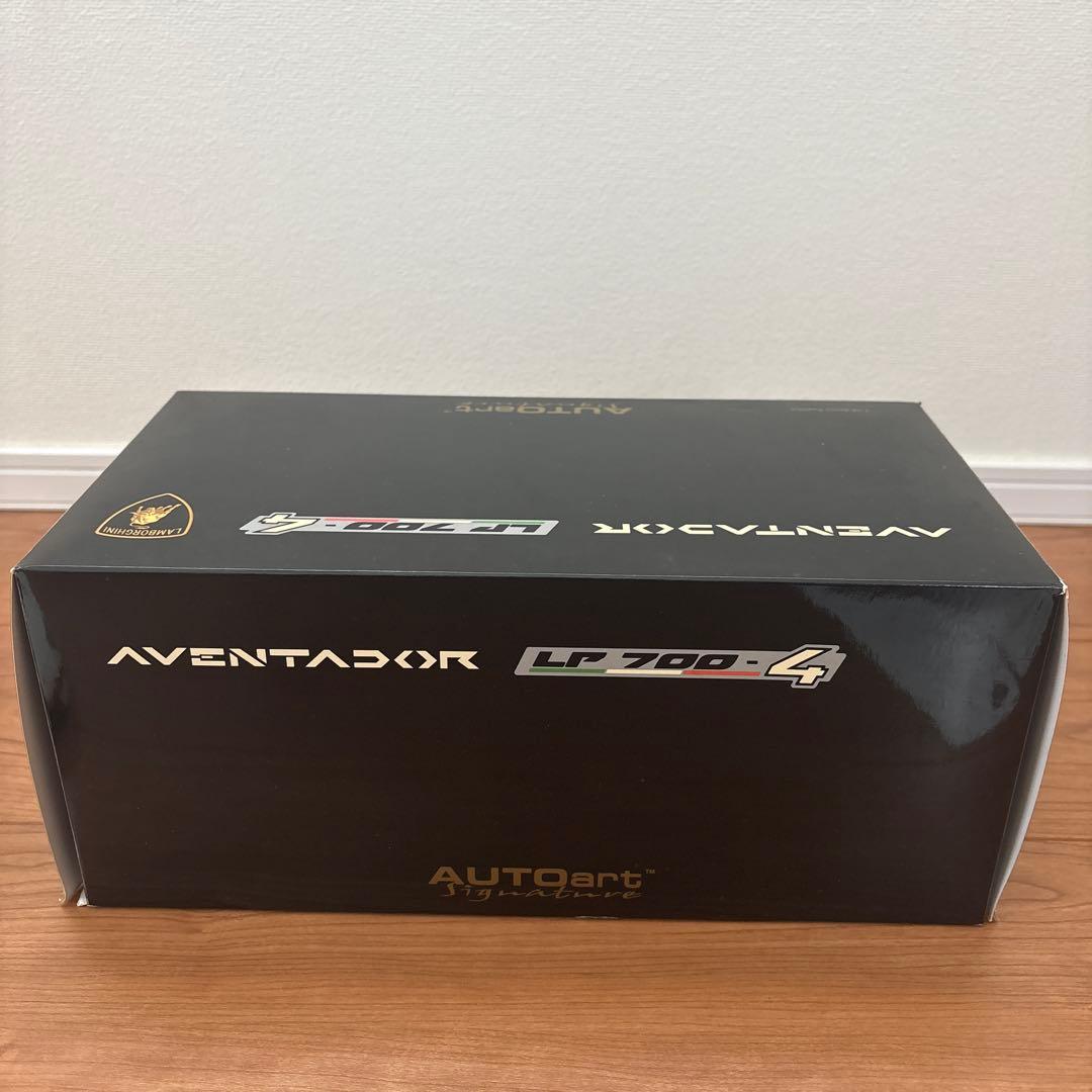 オートアート　ランボルギーニ アヴェンタドール Lホワイト 1/18