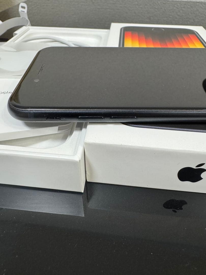 iPhone se3 第三世代 本体 64GB