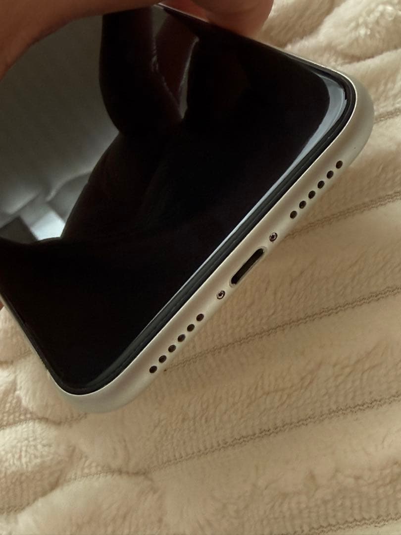 iPhone XR 128GB ホワイト docomo 動作確認済