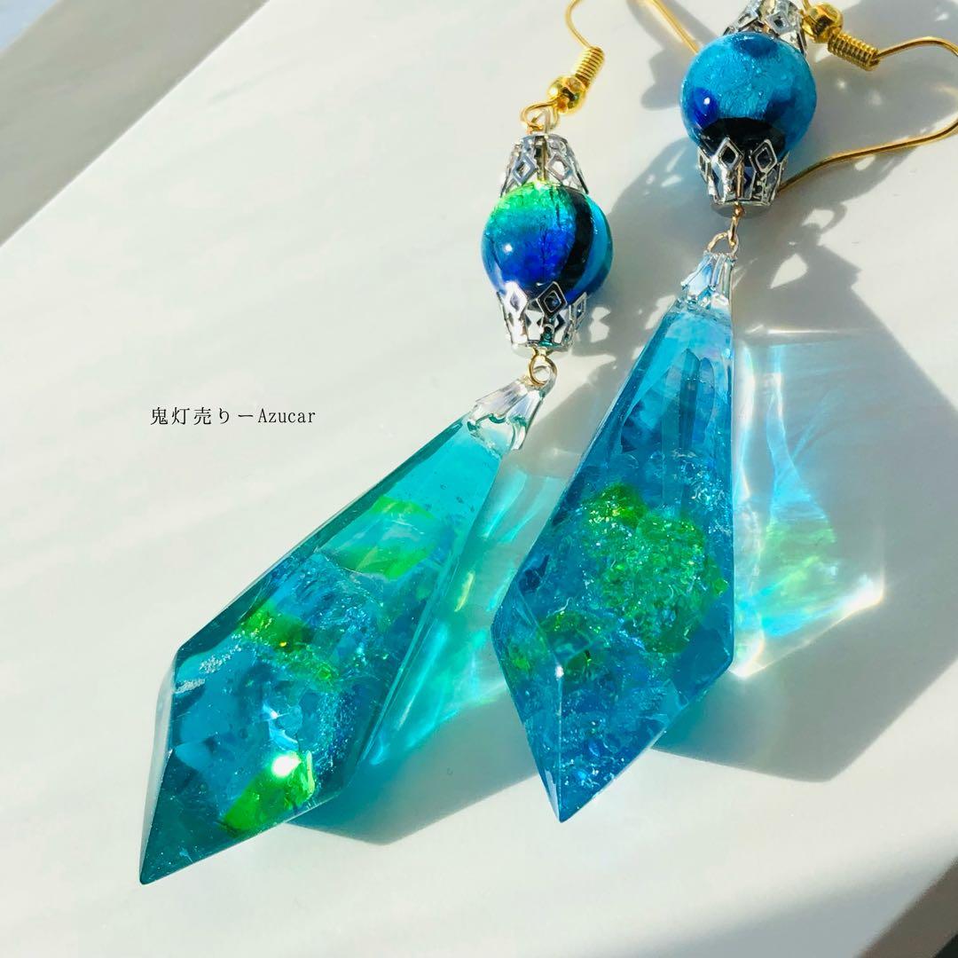 エメラルドとトパーズ色のペンデュラムピアス/イヤリング
