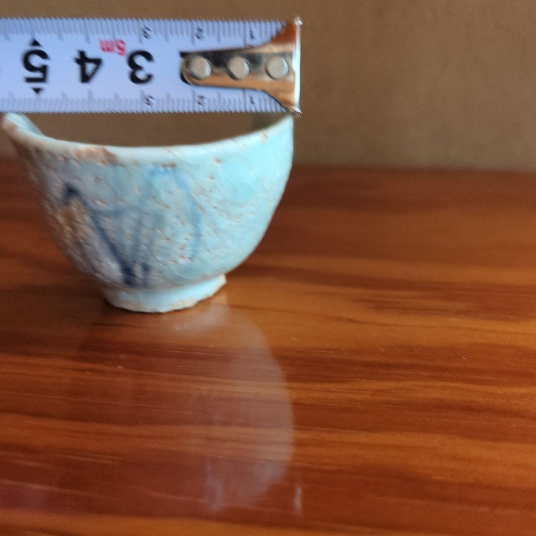 青白い手作り陶器 茶器 初期伊万里の陶片