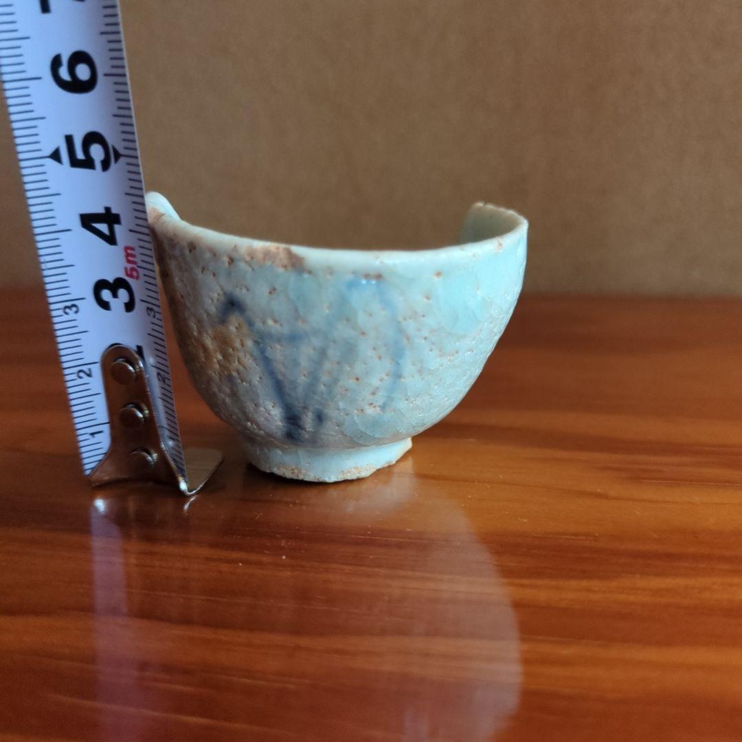 青白い手作り陶器 茶器 初期伊万里の陶片