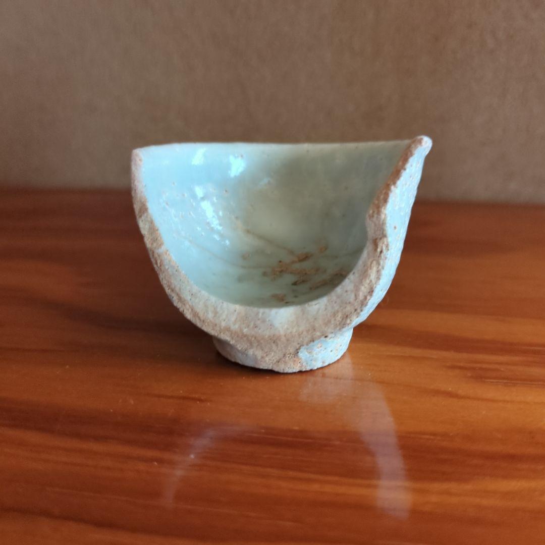 青白い手作り陶器 茶器 初期伊万里の陶片