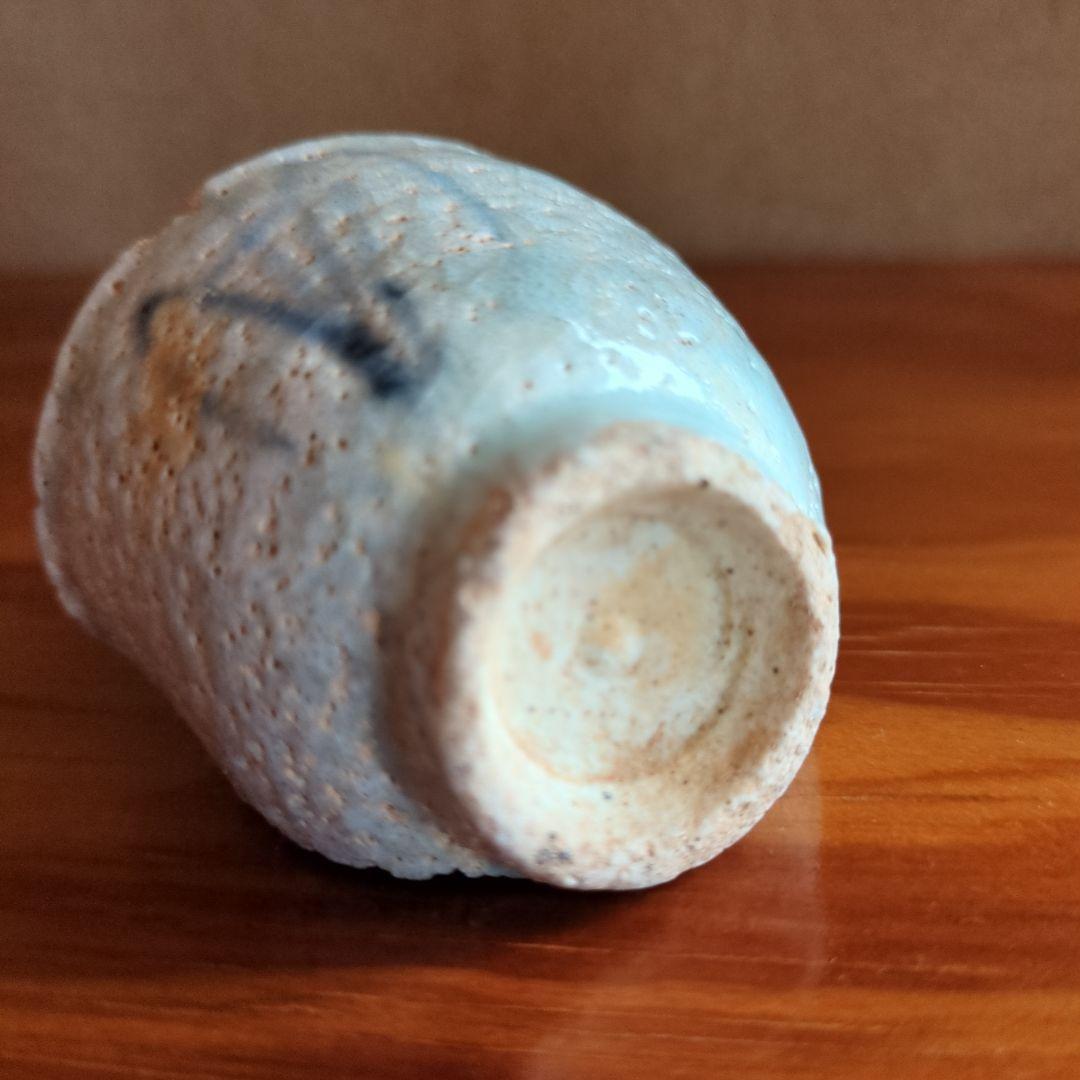 青白い手作り陶器 茶器 初期伊万里の陶片