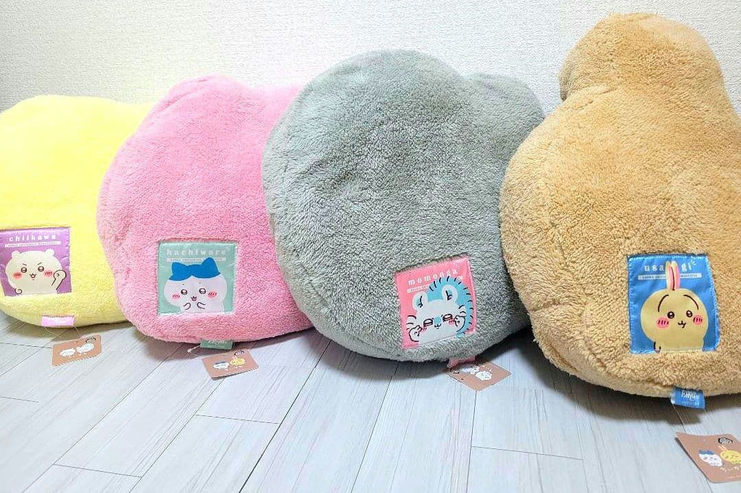 ちいかわ　もこもこダイカットクッション　全４種類　ぬいぐるみ