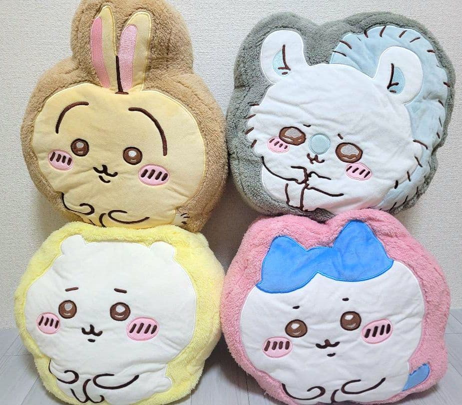 ちいかわ　もこもこダイカットクッション　全４種類　ぬいぐるみ
