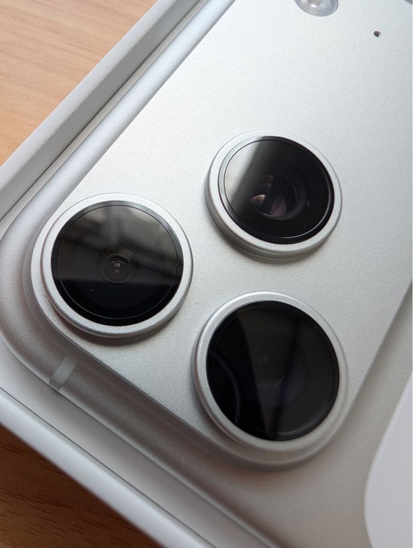 iPhone 17 Pro Max (シルバー) - 超美品・SIMフリー