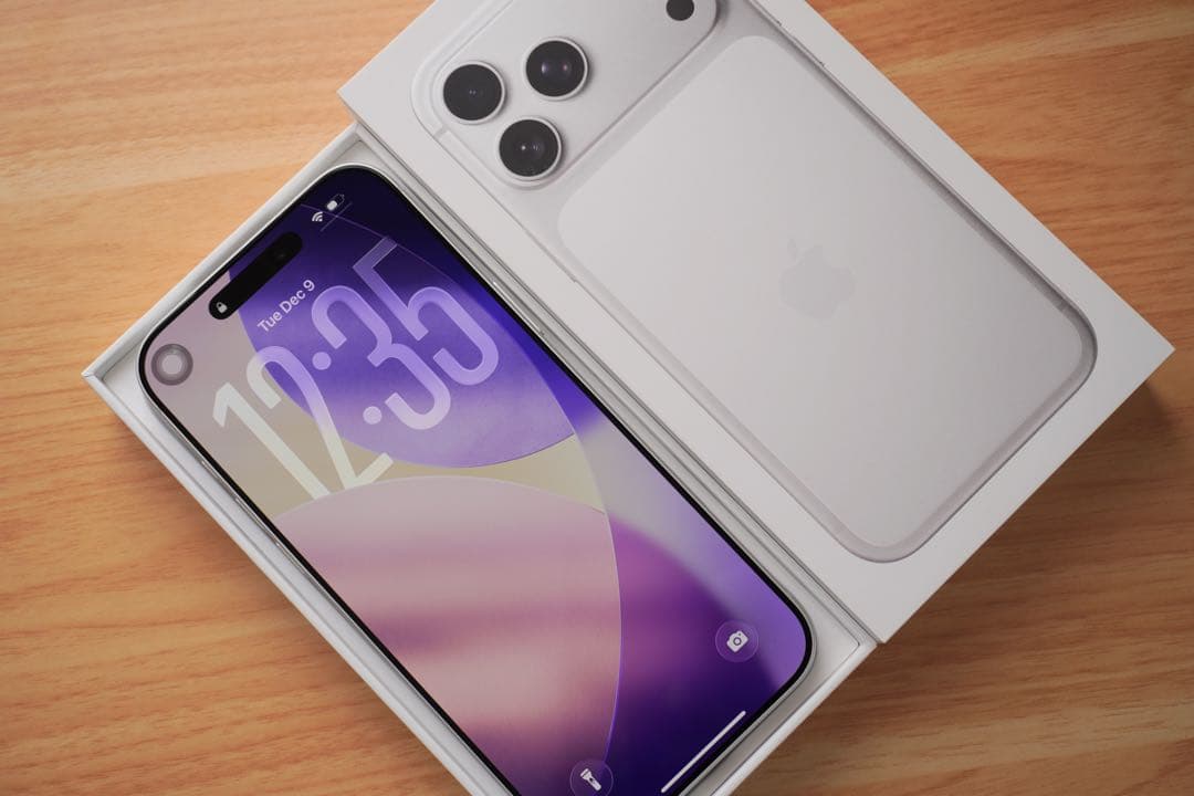 iPhone 17 Pro Max (シルバー) - 超美品・SIMフリー