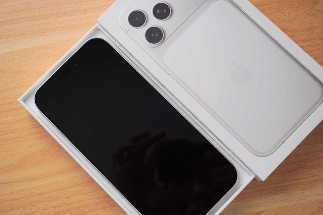 iPhone 17 Pro Max (シルバー) - 超美品・SIMフリー