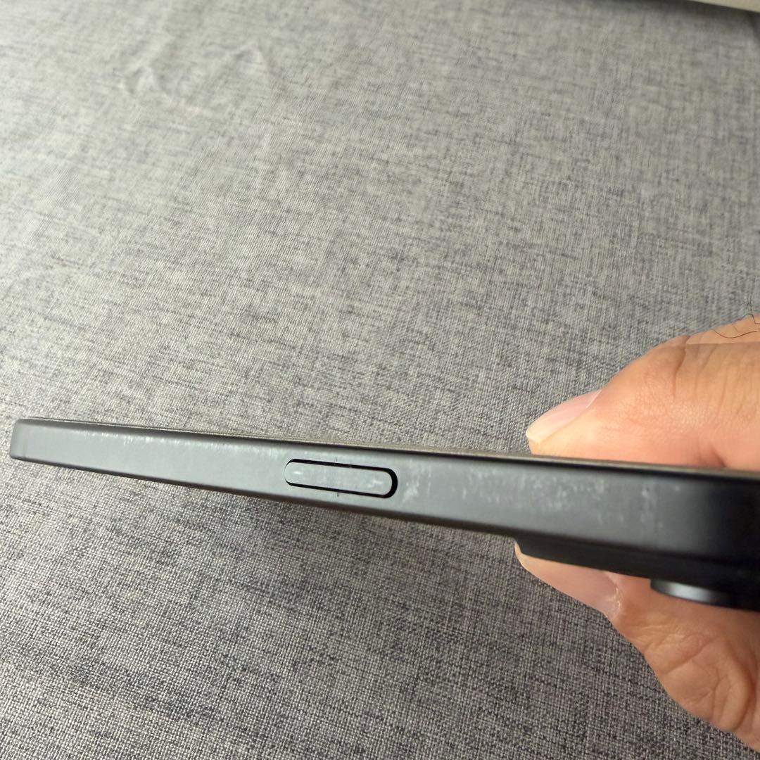 Apple iPhone 15 256GB ブラック 本体 充電ケーブル付