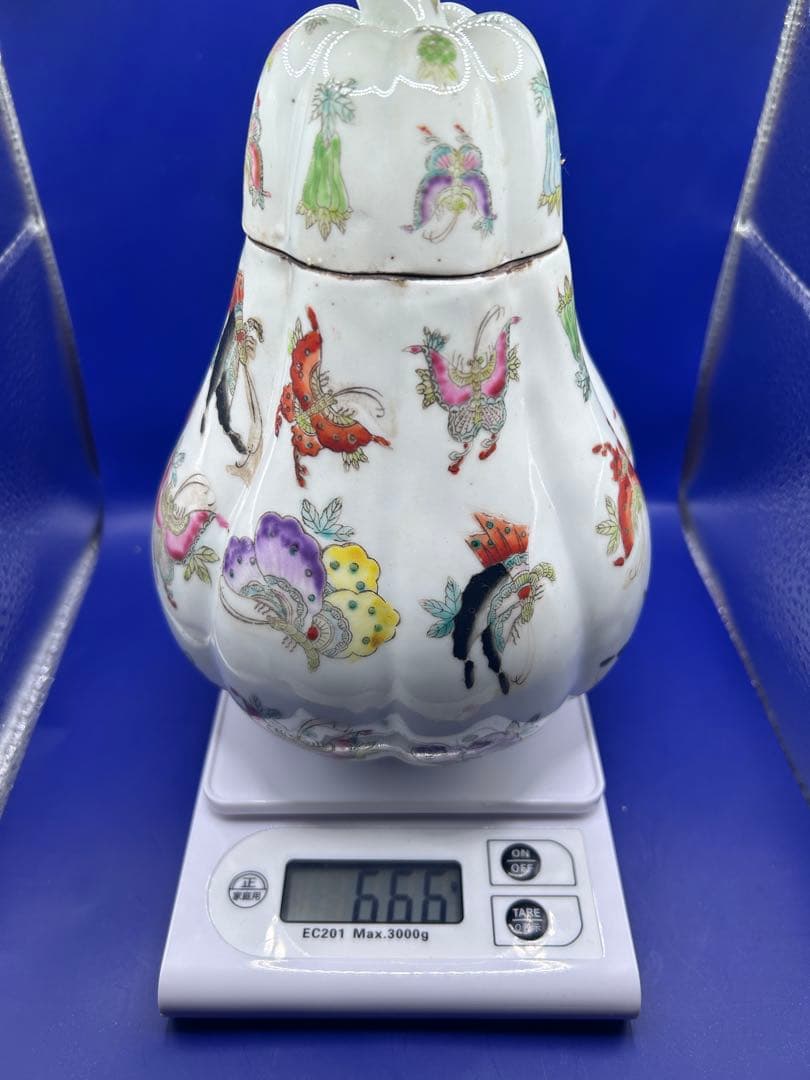 中国古玩 唐物 大清乾隆年製 款 粉彩 百蝶文 瓢箪型 蓋付壺 時代物