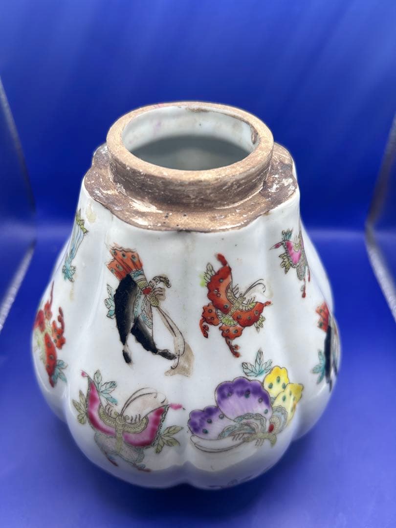 中国古玩 唐物 大清乾隆年製 款 粉彩 百蝶文 瓢箪型 蓋付壺 時代物