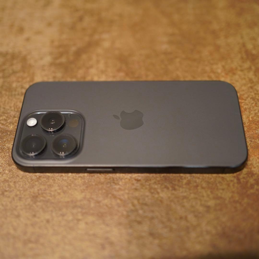 iPhone15 Pro ブラックチタニウム 美品 SIMフリー