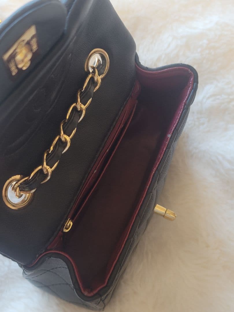 ノベルティ CHANEL 黒 キルティング ショルダーバッグ ミニマトラッセ