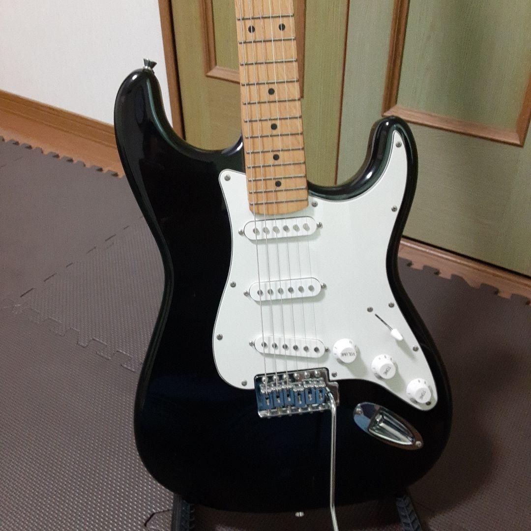 フォトジェニック　ブラック エレキギター　ストラト