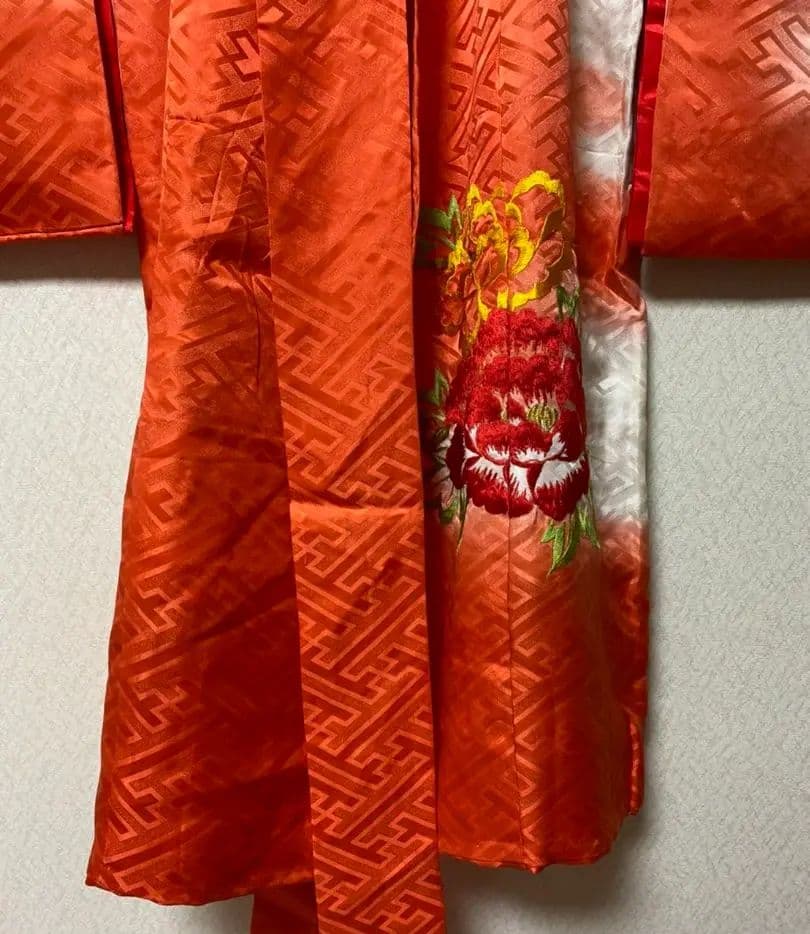 No.82豪華金糸刺繍正絹七五三子供着物着丈95センチ裄丈45.5センチ