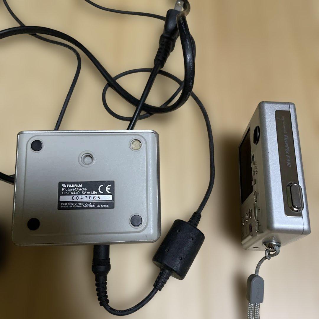 中古品　Fujifilm FinePix デジタルカメラ シルバー
