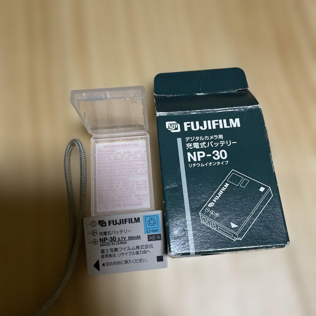 中古品　Fujifilm FinePix デジタルカメラ シルバー