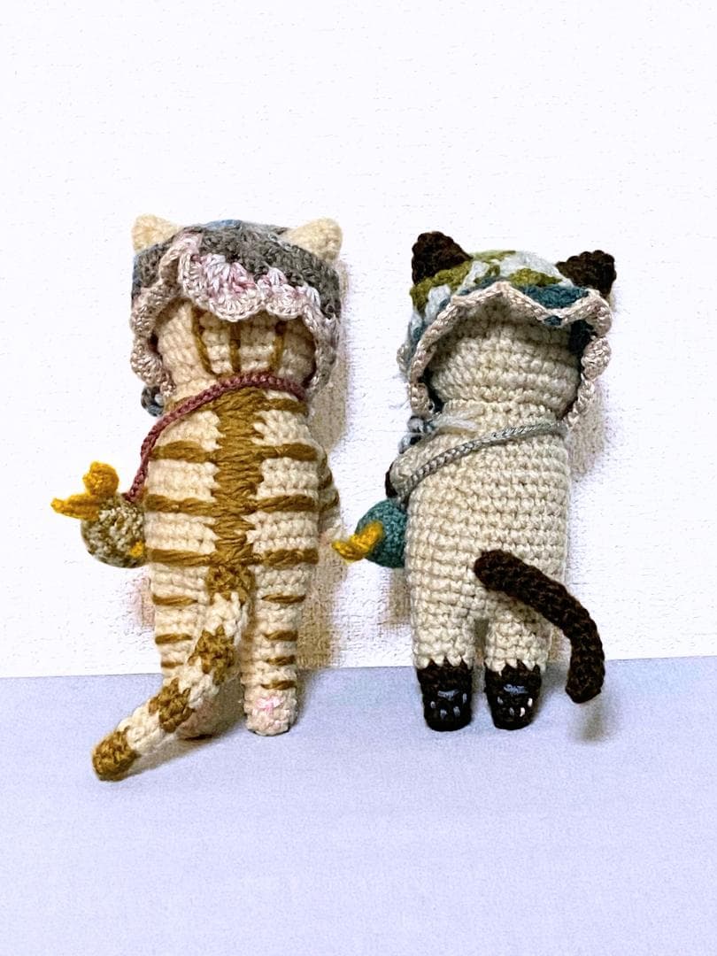 【ゼロページ】シャム猫さんと茶トラ猫さんのあみぐるみ（キーホルダーサイズ）