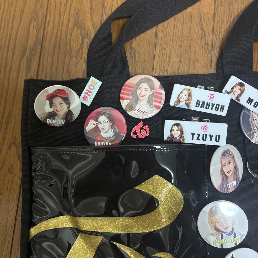 TWICE トートバッグ バッジ付き
