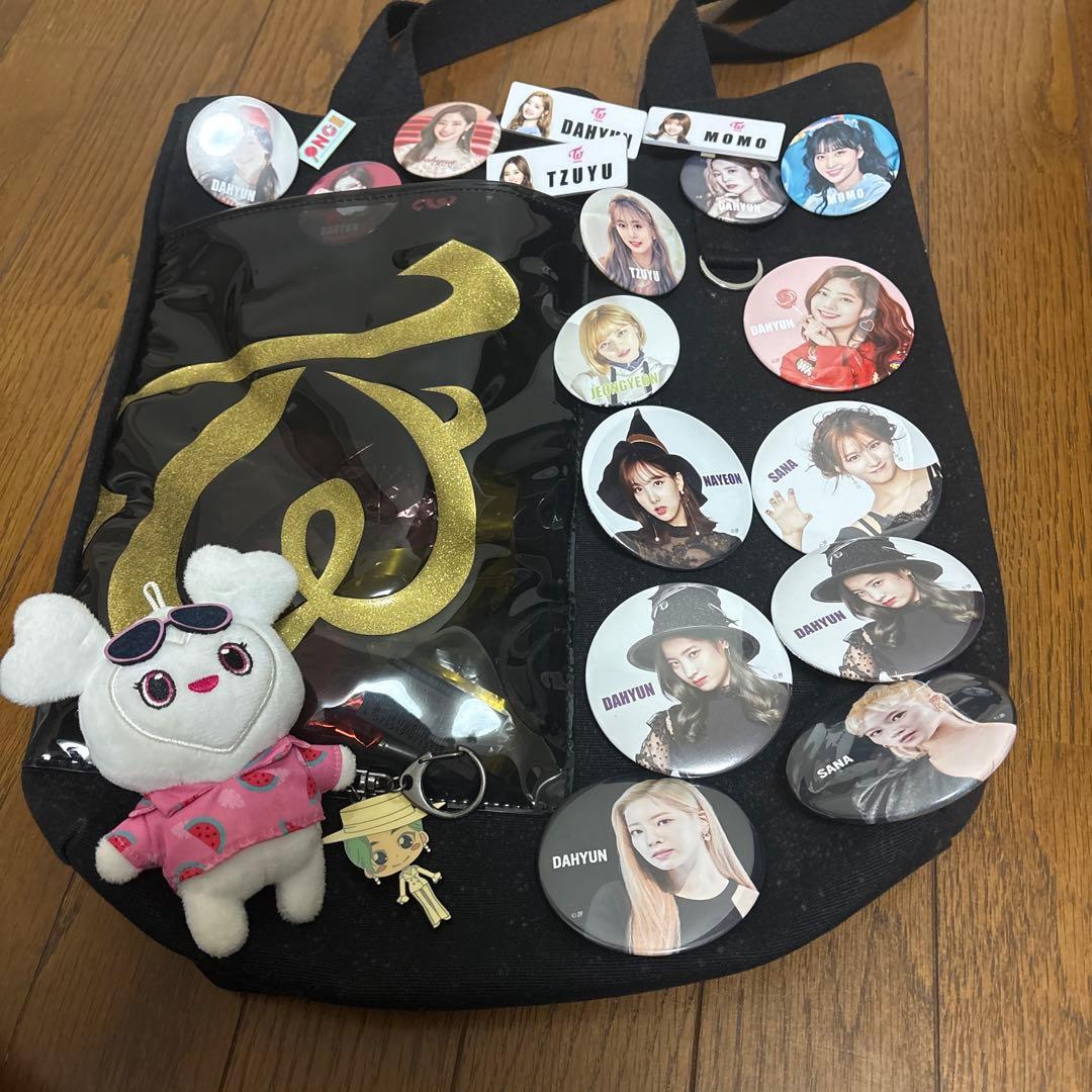 TWICE トートバッグ バッジ付き