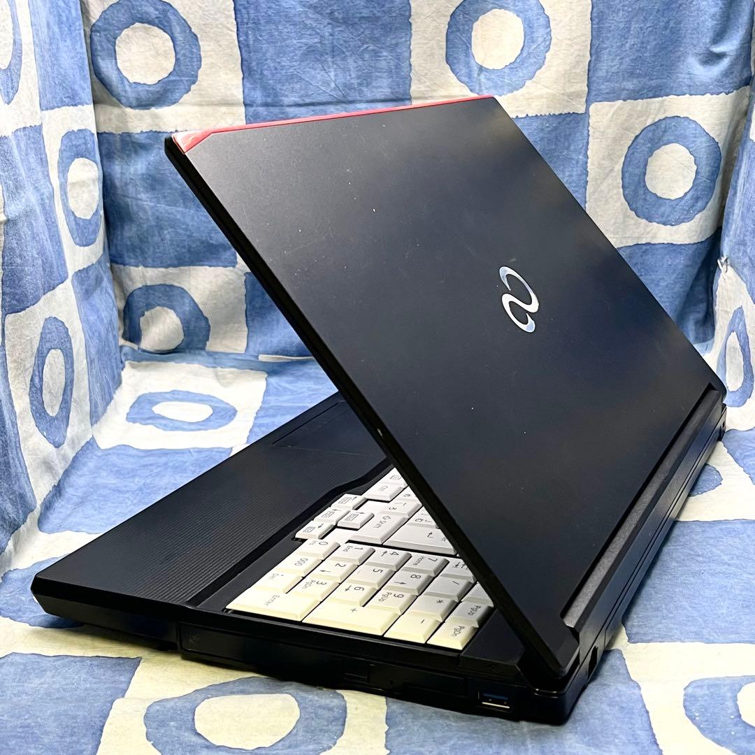 特価！第8世代☆SSDでサクサク快適☆大人な黒ノートパソコン♪Windows11